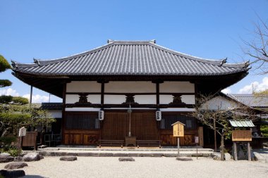 Antik Japon tapınağının manzaralı görüntüsü