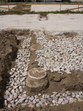 Arka plandaki eski beton kaldırımı kapatın.