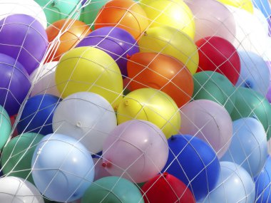 Park arka planında renkli balonlar, kapatın
