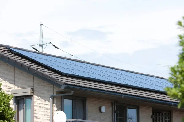 Panneaux Solaires Sur Toit Bâtiment Énergie Alternative — Photo
