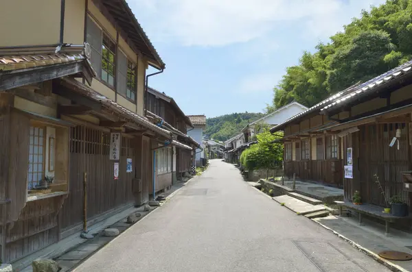 Japon köyündeki eski geleneksel evler.