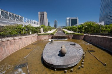 Şehirdeki modern binalar, şehir arkaplanı 