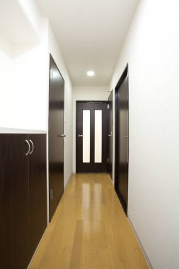 Koridorda bir modern daire