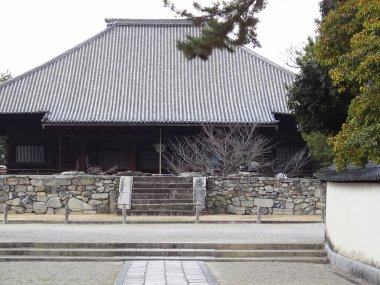 Kyoto 'daki Japon evi, arka planda seyahat yeri.