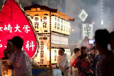 Ruh Gemisi Yürüyüşü, Japonya 'nın Nagasaki şehrinde düzenlenen Bon Festivali' nin bir parçasıdır..