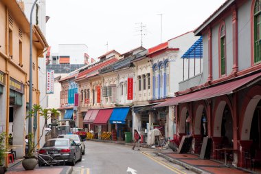 Singapur 'un Küçük Hindistan bölgesinde sokak manzarası.