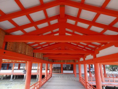 Itsukushima Tapınağı, Japonya 'nın Hiroşima ilindeki Itsukushima adasında bulunan bir Shinto tapınağı.