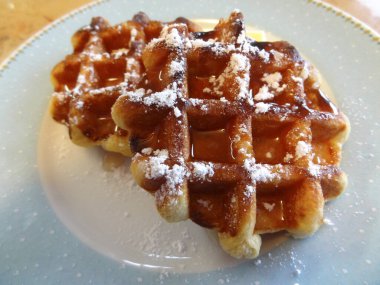 Krem şantili waffle yakın çekim