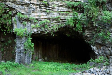 Arkaplan için güzel kaya oluşumlarının manzaralı çekimi