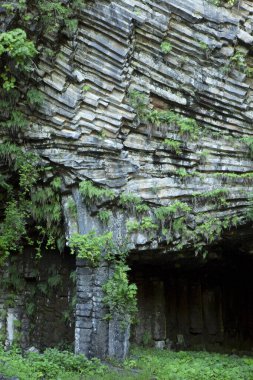 Arkaplan için güzel kaya oluşumlarının manzaralı çekimi