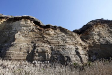 Uçurumun güzel manzarası. Kayalık arazi 