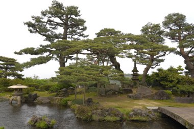 Parktaki Japon bahçesi doğa geçmişi üzerine.