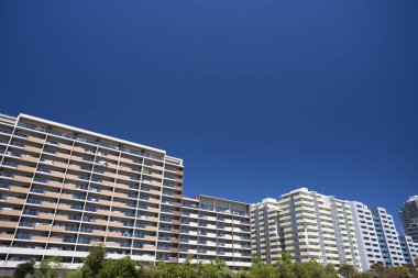 Şehirdeki modern binalar, şehir arkaplanı 