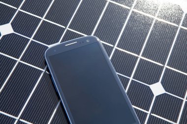 akıllı telefon güneş pilinde