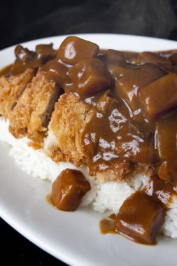  Çıtır domuz pirzolası ile nefis köri..