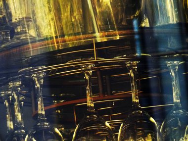 bar sayaç üzerinde boş bardak yakından görmek  