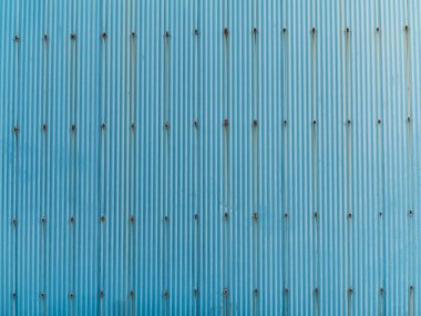 Çizikler ve çatlaklar ile mavi metal doku