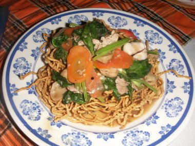 Lezzetli bir Asya yemeğinin yakın çekim görüntüsü