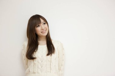 Yeni daireye taşınan Asyalı güzel bir kadının portresi.