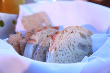 Taze ev yapımı ekmek dilimleri