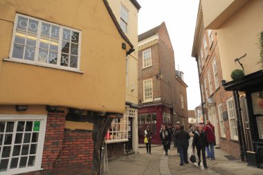 York, İngiltere, Birleşik Krallık boyunca yürüyen insanlar 