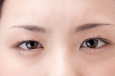 Asyalı kadının gözlerini kapat.