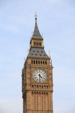Big Ben, Parlamento Binası 'nda nam-ı diğer Londra' daki Westminster Sarayı 'nda.