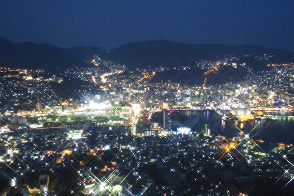 Şehrin gece manzarası