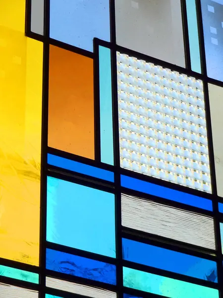 Buntglasfenster Eines Modernen Hauses lizenzfreie Stockfotos