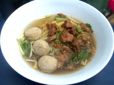 Lezzetli bir Asya yemeğinin yakın çekim görüntüsü