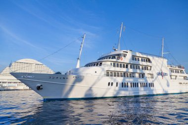 Yolcu gemisi ve Kobe Mariken Park Oriental Oteli 