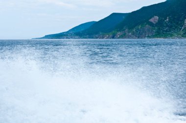 deniz ve dağ uçurumları 