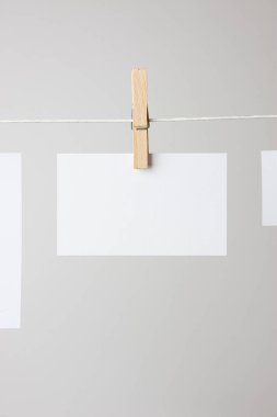 İpte asılı boş kartlar, boşluğu kopyala 