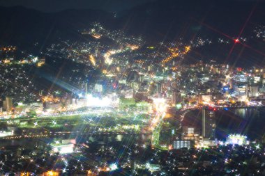 Işıkların parladığı bir şehir