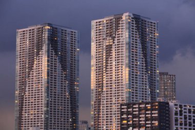 güzel şehir gökyüzü manzarası, kentsel arka plan konsepti 