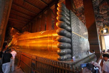 Tayland, Bangkok 'taki Wat Phra Kaew' daki Budda heykeli Tayland büyük sarayının kutsal bir tapınağıdır. Tapınak antik bir Zümrüt Buda 'ya ev sahipliği yapar.