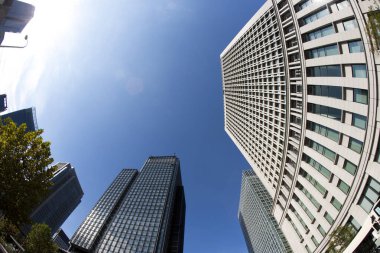 Tokyo, Japonya 'da binaları olan modern şehir manzarası