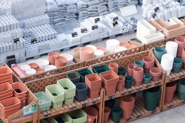 Mağazadaki boş tencereler