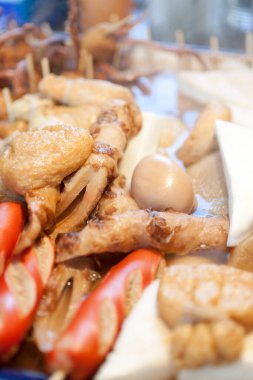 Lezzetli Asya yemeklerinin yakın görüntüsü