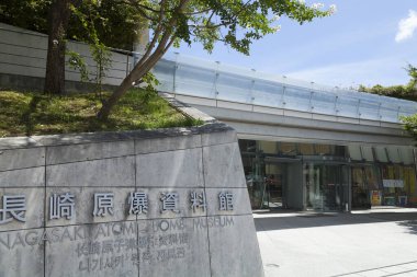 Nagasaki, Japonya 'daki Atom Bombası Müzesi' ne giriş..