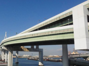 Tokyo 'da gündüz vakti köprü manzarası