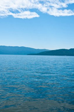 deniz ve dağ uçurumları 