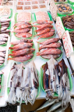 Taze deniz ürünleri, açık hava pazarı...