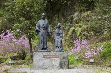 Şehirdeki ünlü tarihi heykel manzarası 