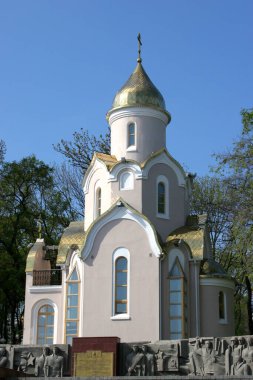 Eski Japon kasabasındaki kilisenin gündüz görüşü 