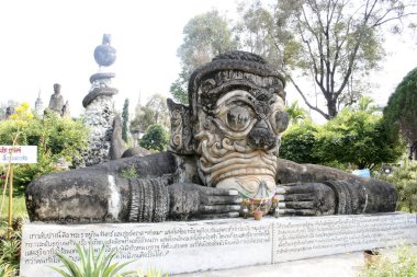 Tayland tapınağındaki Buda heykelleri