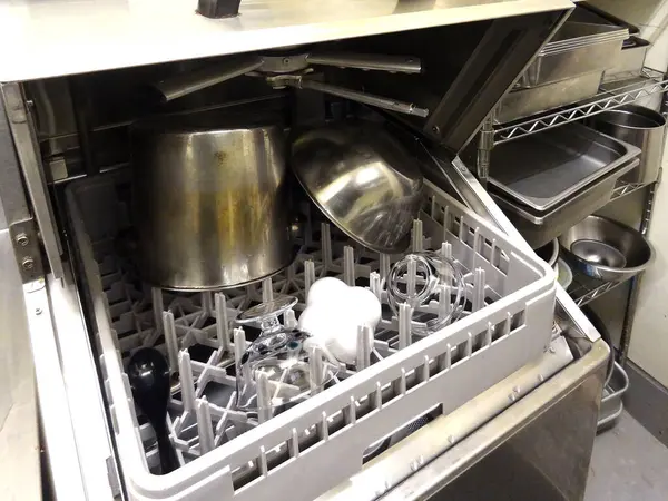 Modern mutfak ve çatal bıçak odaları, kapatın.