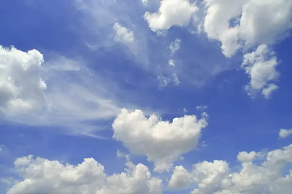 Gyönyörű Kilátás Felhők Kék Háttér — Stock Fotó