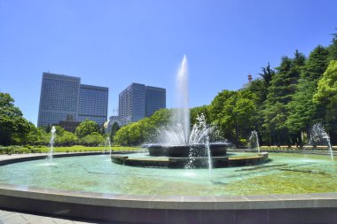 Tokyo şehir merkezindeki çeşme, Japonya