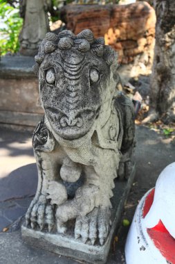 Tayland, Bangkok 'taki Wat Arun Tapınağı' nda taş heykeller.